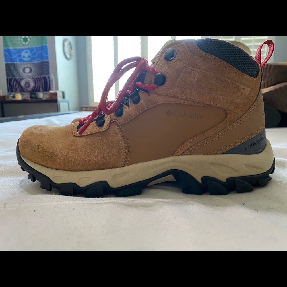 Columbia hiking shoes